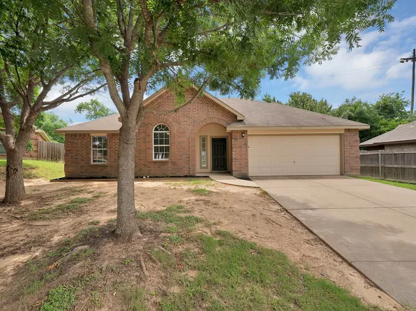 132 Parkwood Ct, Azle, TX 76020