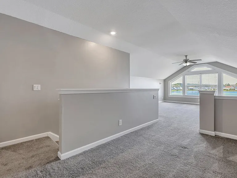94 Lake Shore Blvd — Photo 35