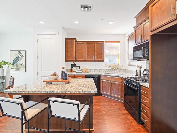 5th image of 1275 Columbia Drive