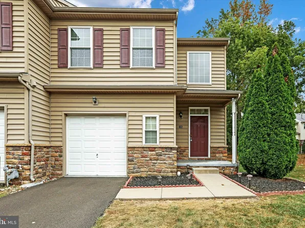 105 Oxford Falls Ct, Langhorne, PA 19047