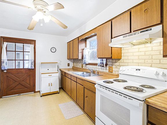 4th image of 207 Maple STREET