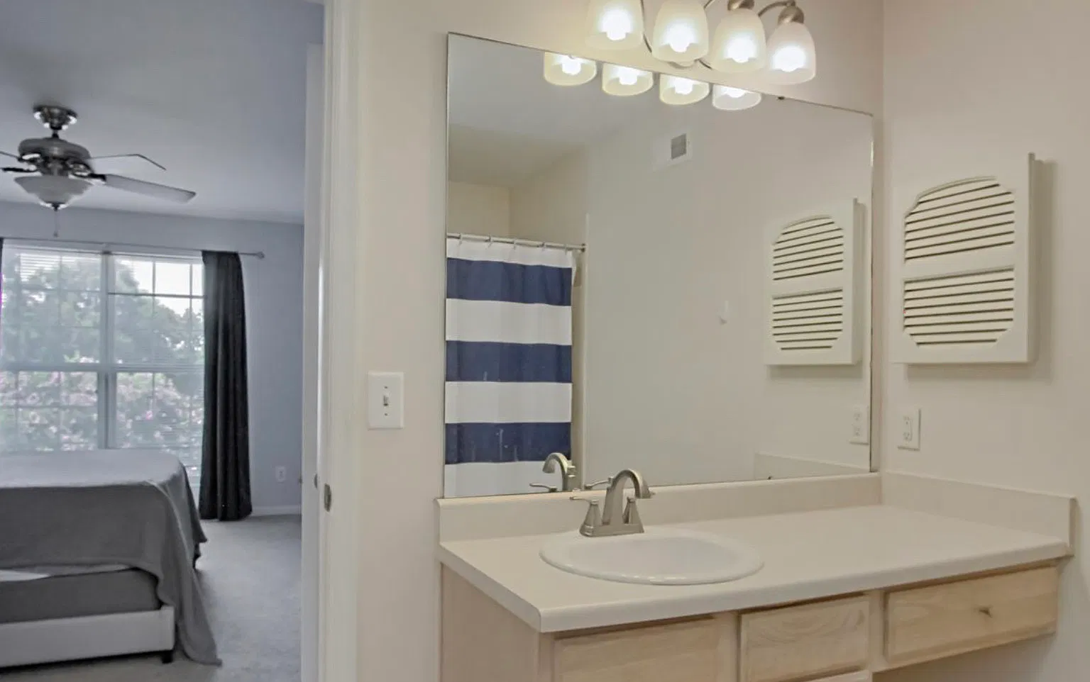700 Daniel Ellis Dr — Photo 4
