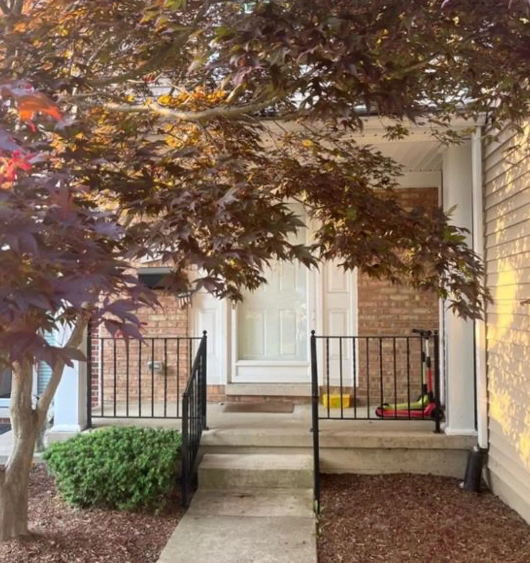 3 bed, 2.5 bath, 1404 sqft, $2,400 — Photo 4