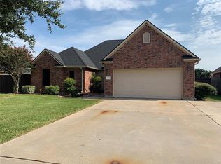 1460 S Bluebonnet Ln, Angleton, TX 77515