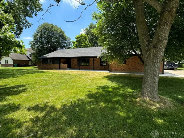 5620 Phillip Dr, Tipp City, OH 45371