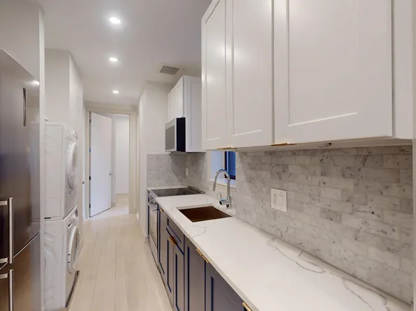 1031 Lorimer Street image 7 of 16