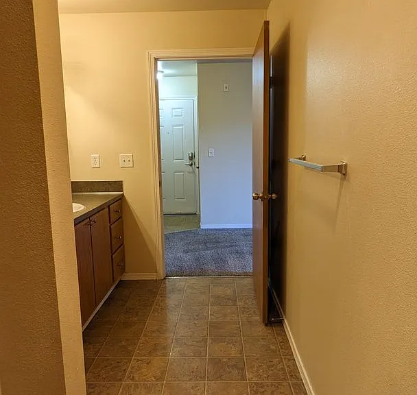 Wellesley Park Apartments — Photo 36