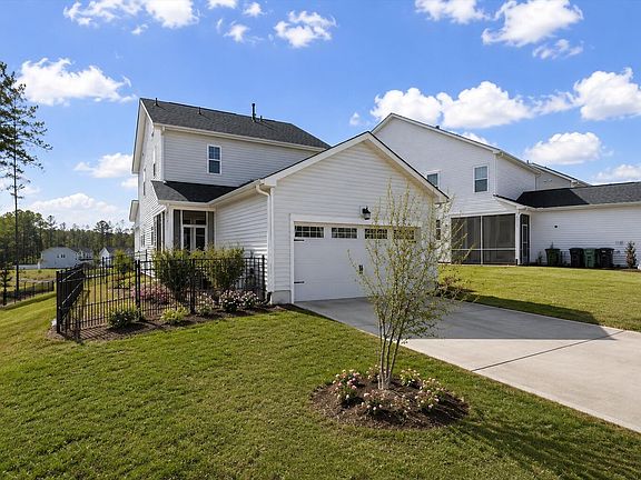 3rd image of 137 Moraine Ct