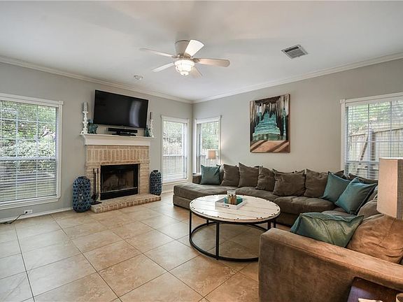 5th image of 2902 Oakwood Glen Dr
