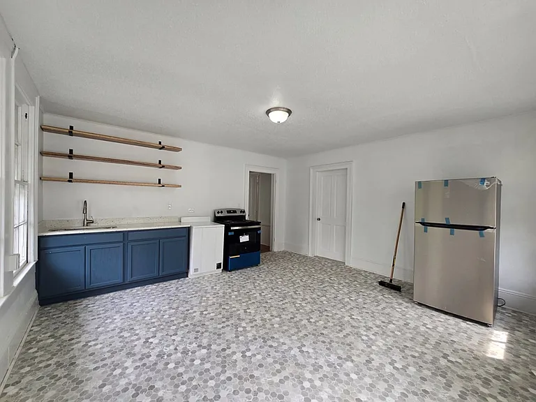 403 W Hampton Ave — Photo 8