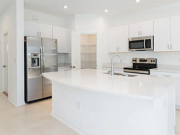 4th image of 376 Annies Pl