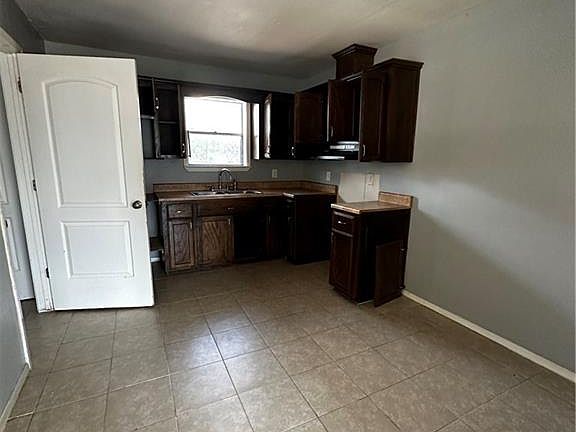 4th image of 1119 E Samano St