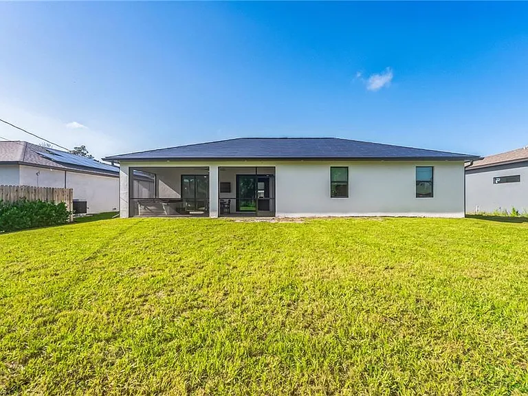 4618 Catalina Ln — Photo 35
