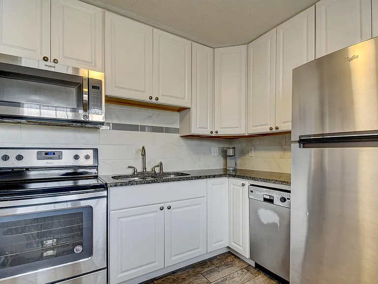 3005 S 108th St #2 — Photo 6