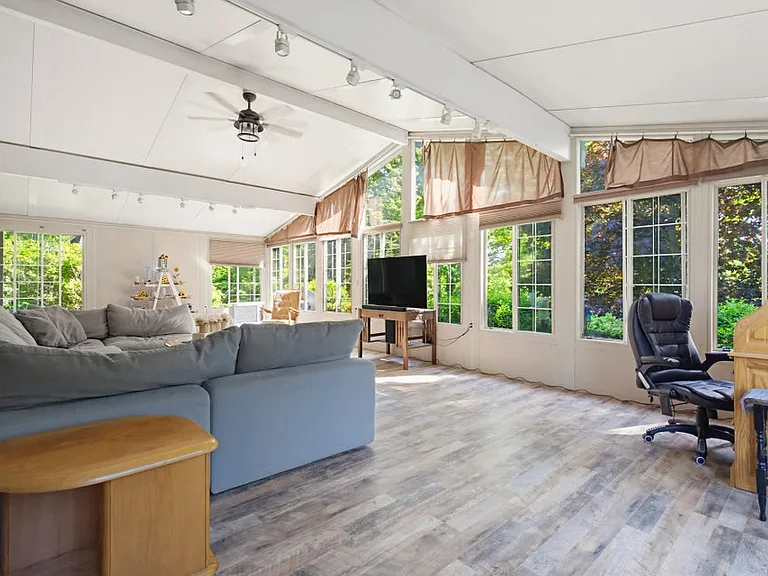 21 Dogwood Dr — Photo 4