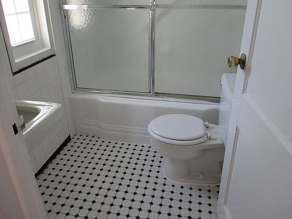 5th image of 1009 N Sycamore St