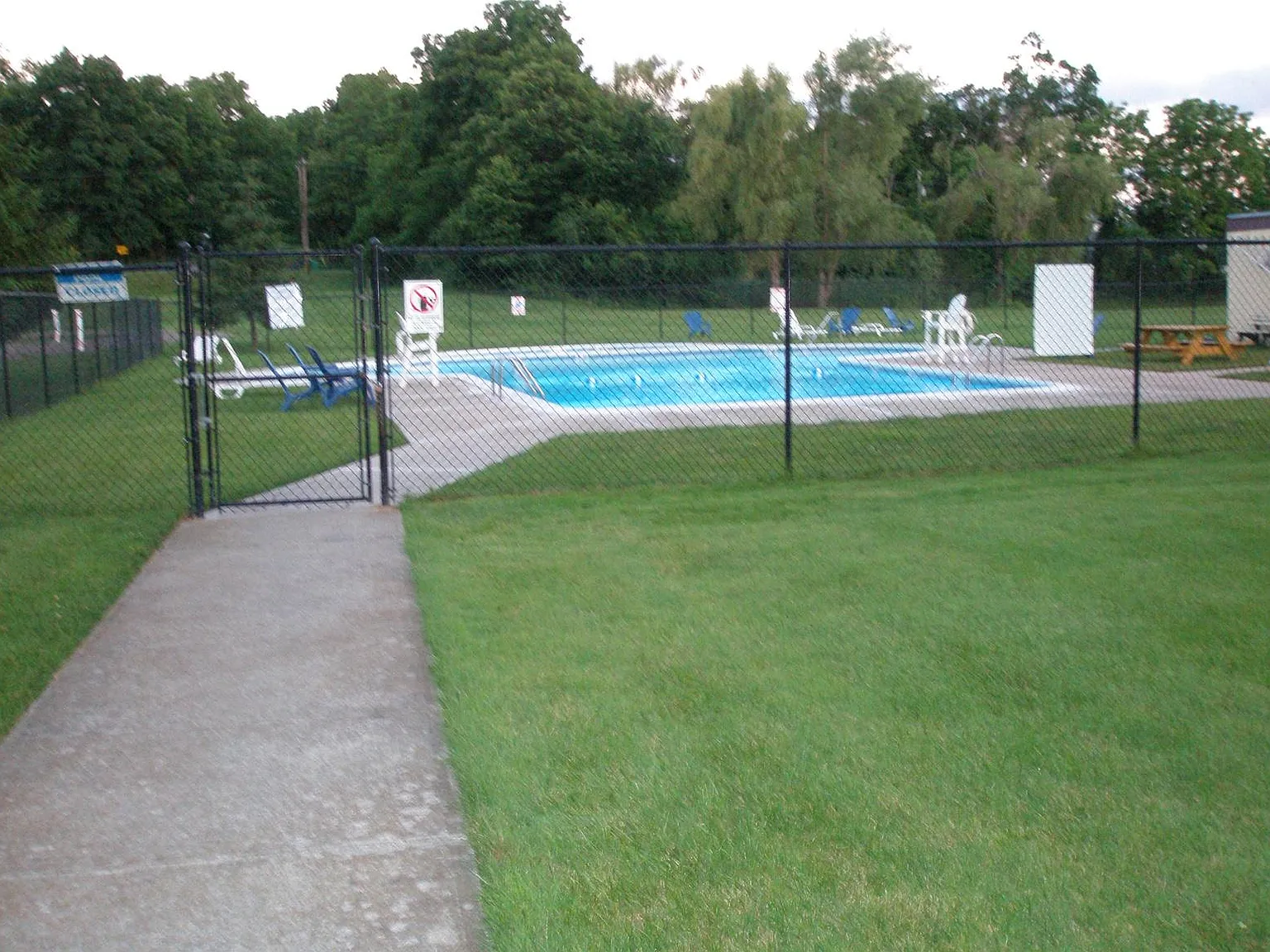 11 White Gate Dr — Photo 2