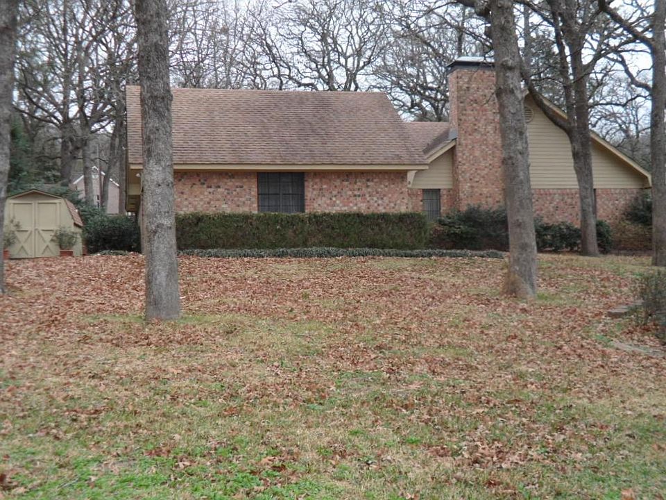 1st image of 525 Woodside Dr