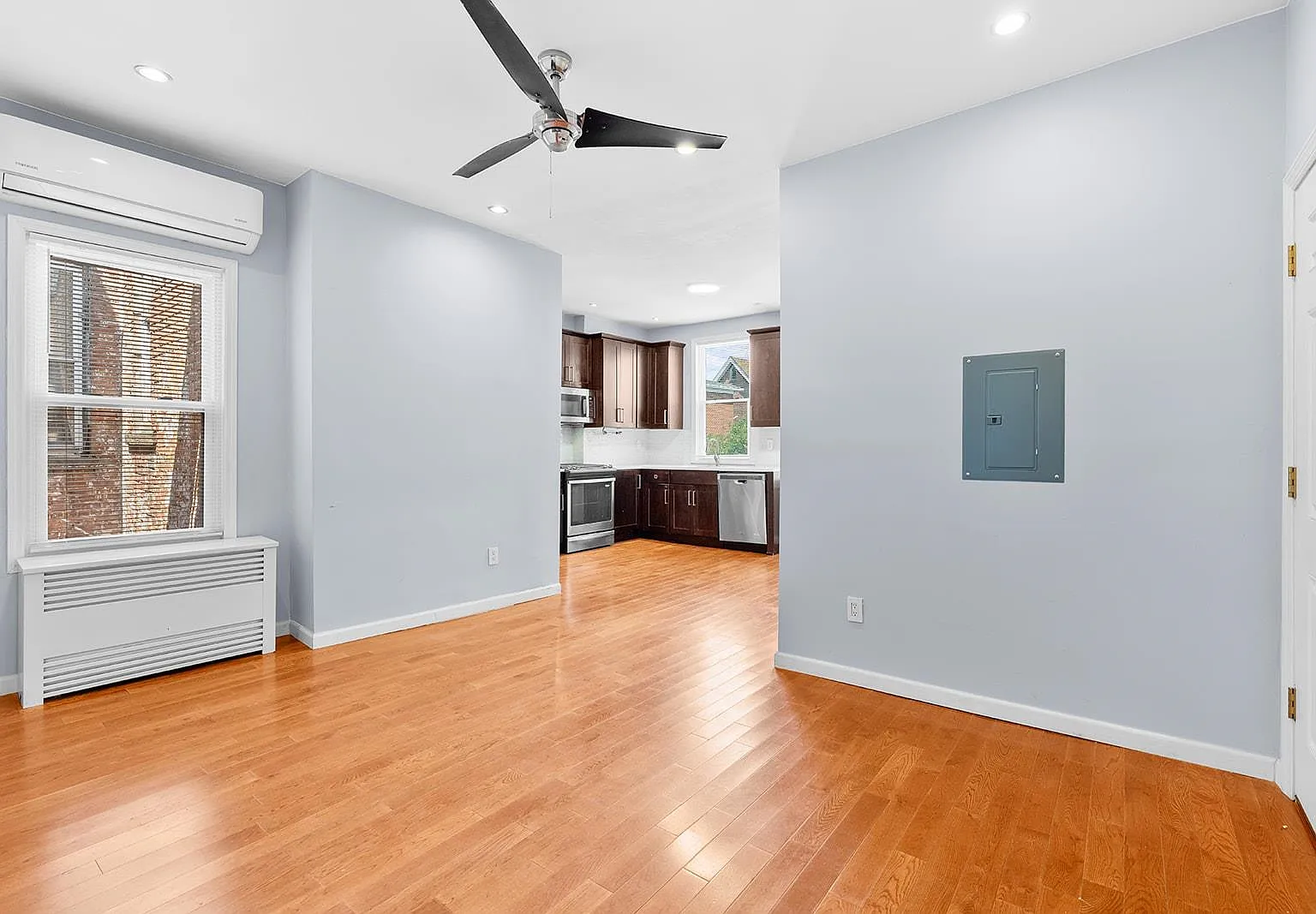 2 bed, 1.0 bath, 900 sqft, $2,300 — Photo 3