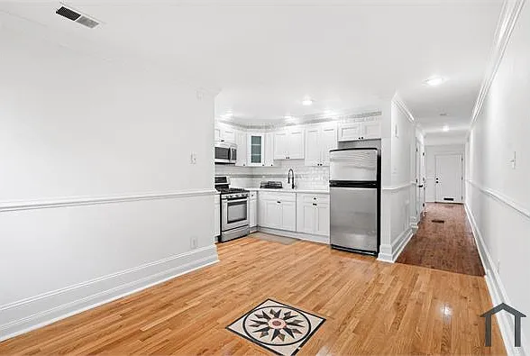 518 N Preston St — Photo 2