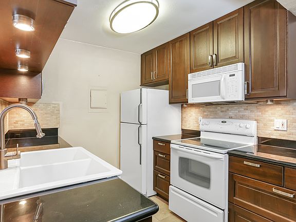 4th image of 1345 Cabrillo Park Dr APT C09