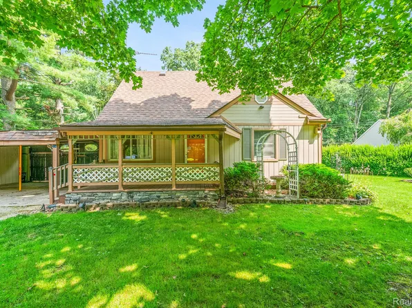 40430 Harris Rd, Belleville, MI 48111
