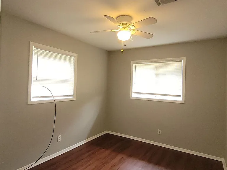 1519 Coffee Ct — Photo 5