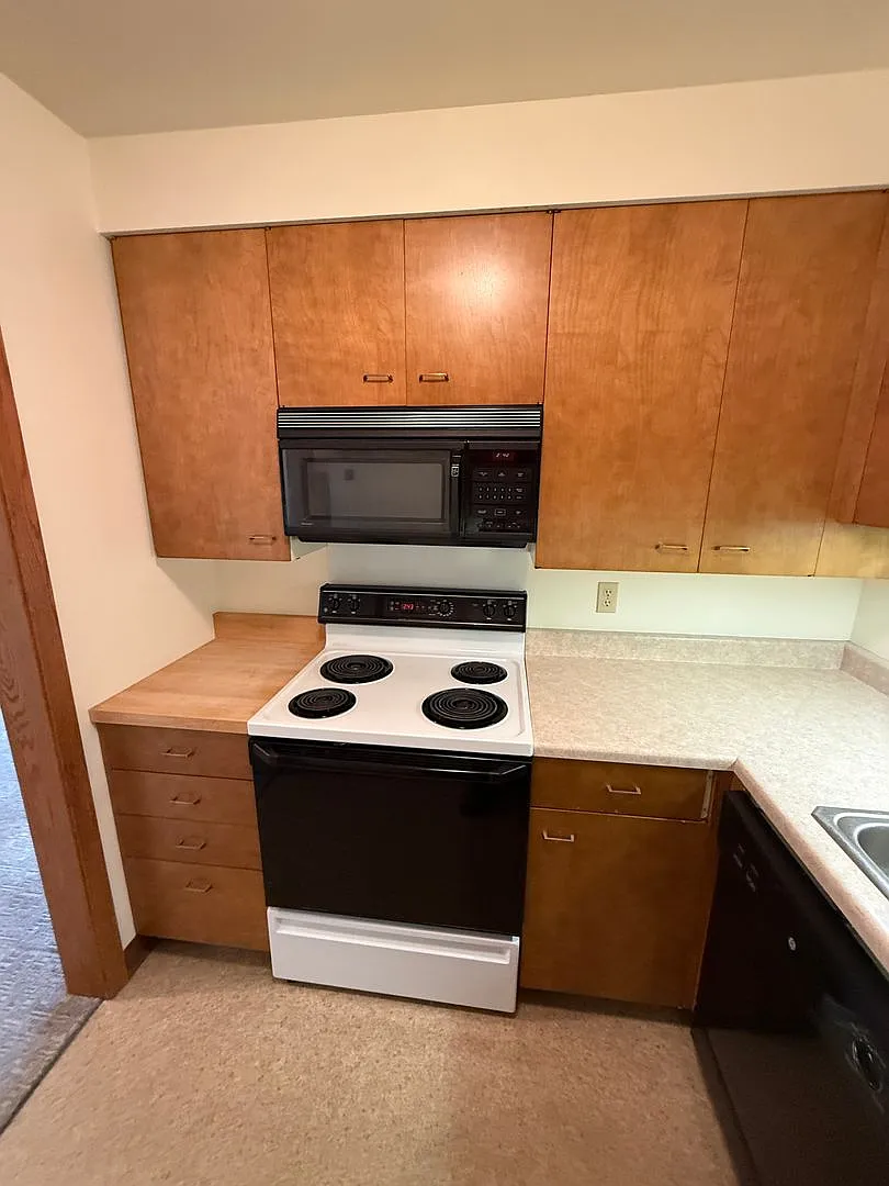 112 W 17th Street - Cambridge Apartments — Photo 3