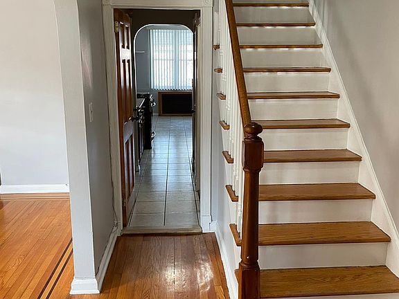 4th image of 2925 Fenton Ave