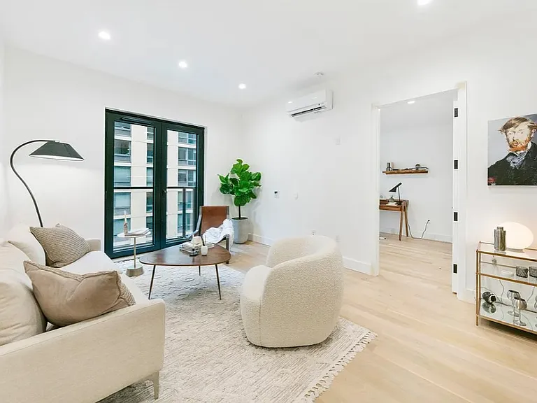 260 Gold St #814 — Photo 4