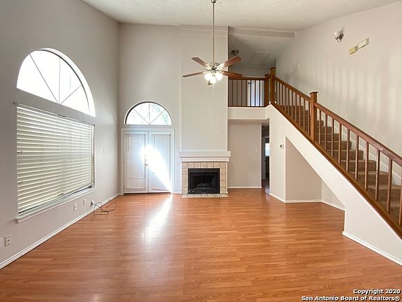 2nd image of 9129 Encino Vlg