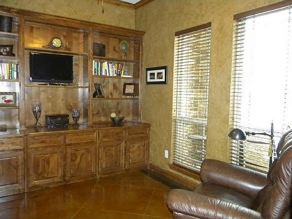 4th image of 106 Loycie Cir