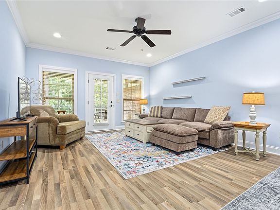 5th image of 937 Pembroke Pl