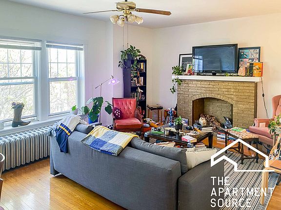 2nd image of 1833 W Foster Ave #3
