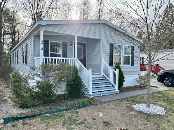 40 Woodside Drive, Lisbon, ME 04250