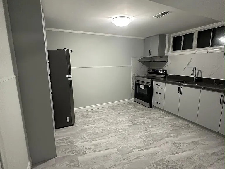 27 Kells Ave #BASEMENT — Photo 4