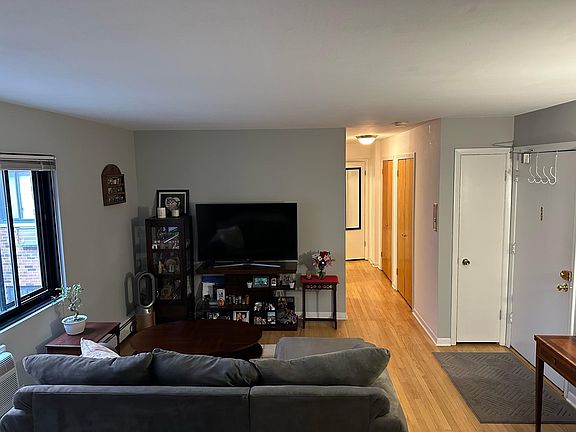 4th image of 2336 N Commonwealth Ave APT 303