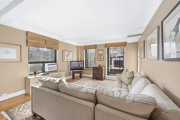 Sold by William Raveis Real Estate | media 2