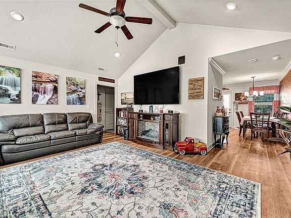 5th image of 79 Islay Dr