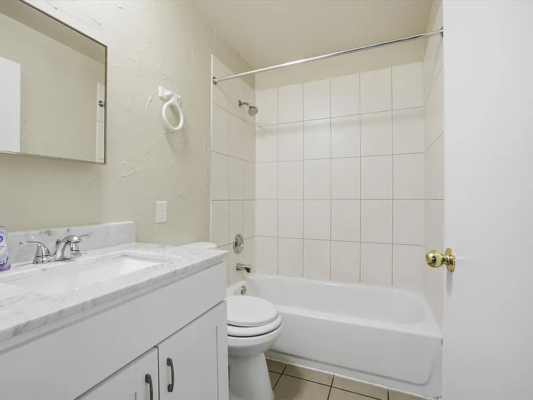 101 W Meinecke Ave #105 — Photo 16