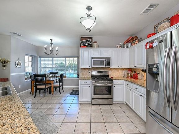 4th image of 1723 Starling Dr