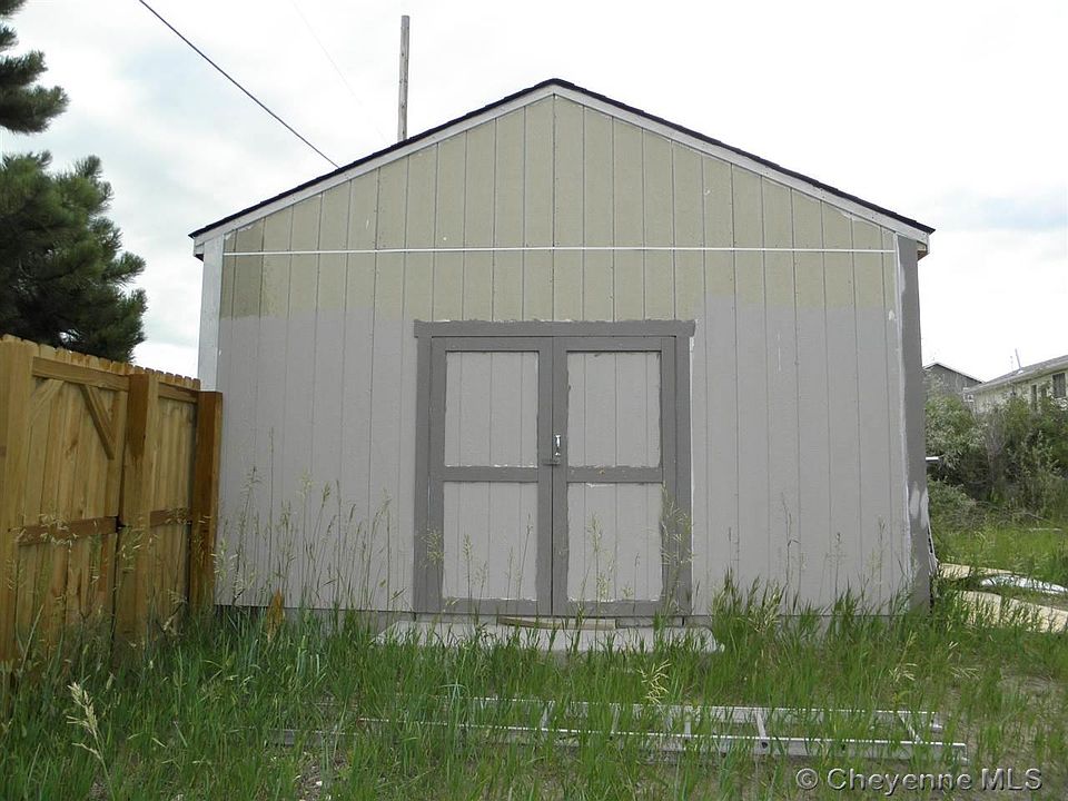 2nd image of 3621 Laramie St