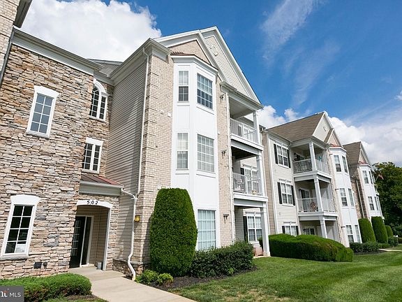 2nd image of 502H Lloyd Pl #8