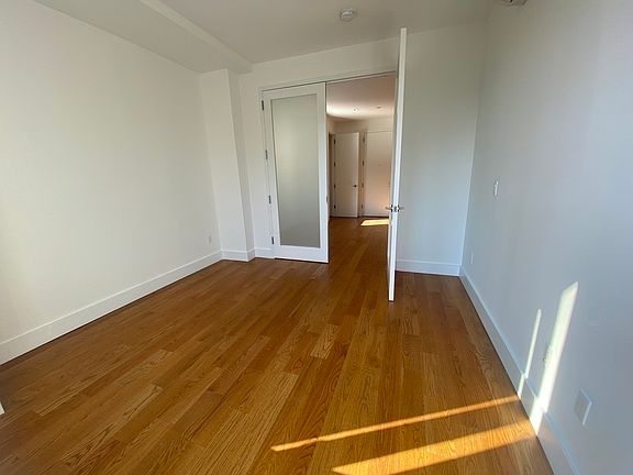 4th image of 61 Montrose Ave #2BB