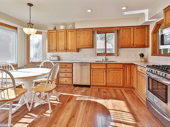 3rd image of 5115 Larch Ln N