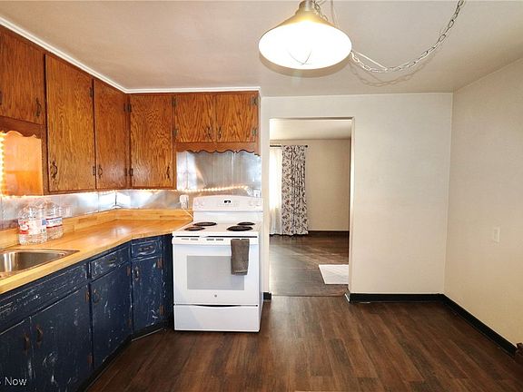 5th image of 132 E Sunset Dr