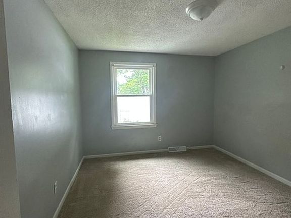 2nd image of 1570 Tanglewood Dr