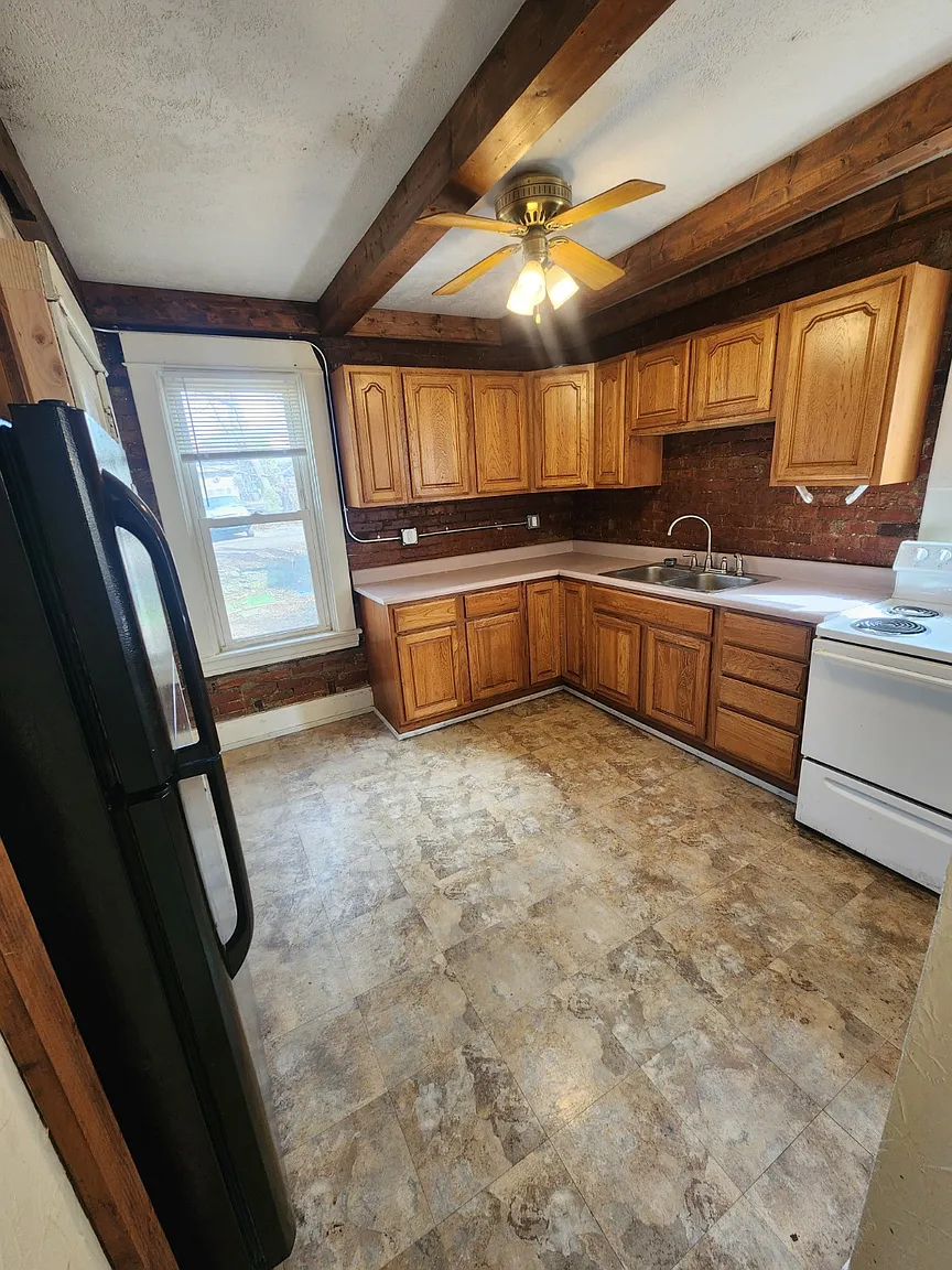 427 1st St #2 photo 1