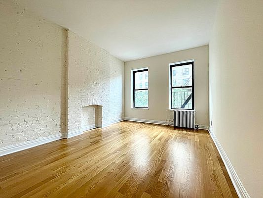 1st image of 204 W 106th St #38