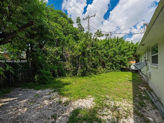 5th image of 1539 NW 8th Ave